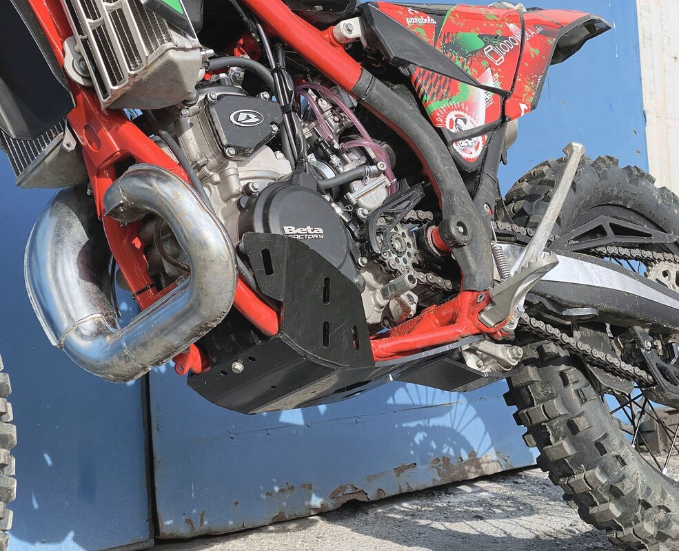 NICECNC Red Aluminum Rear Shock Linkage Guard For Beta RR/RS Models 2015-2024 – 250, 300, 350, 390, 430, 500
