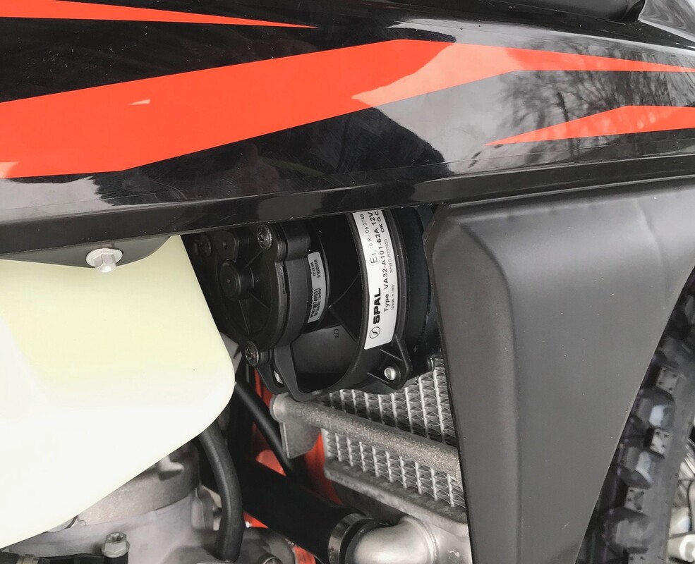 Osłony chłodnic + wentylator (gaźnik, nie TPI!) KTM/Husqvarna 2T EXC TE 2019-2017 — Packshot