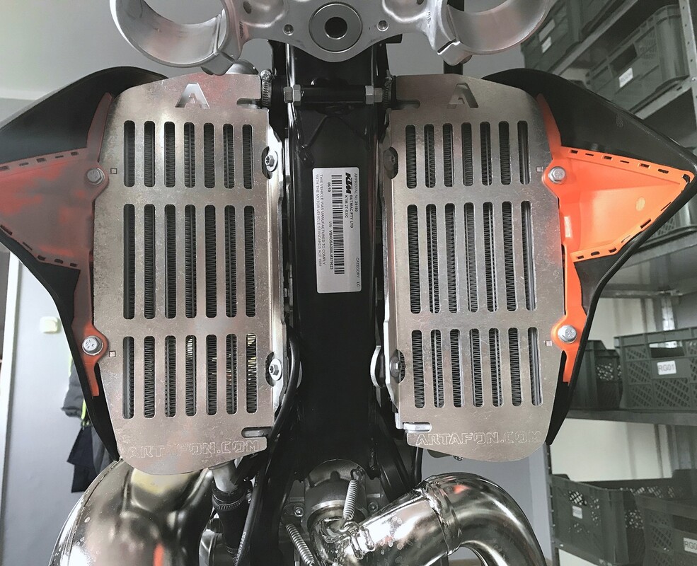 Osłony chłodnic + wentylator KTM Husqvarna 2023-2020 RG09 — Packshot