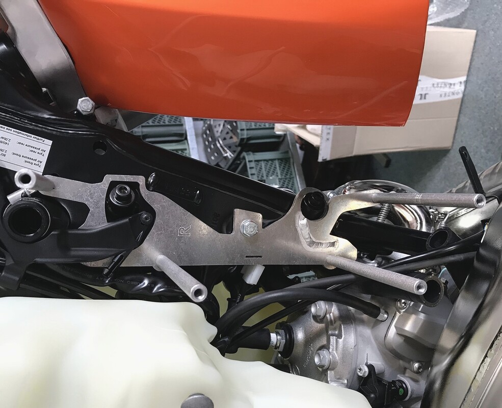 Kühlerschutz + Lüfter KTM Husqvarna 2023-2020 RG10 — Produktfoto