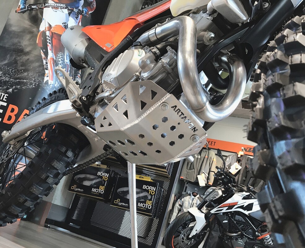 Osłona silnika EXC FE 4T 250/350 KTM Husqvarna 2023-2017 — Packshot