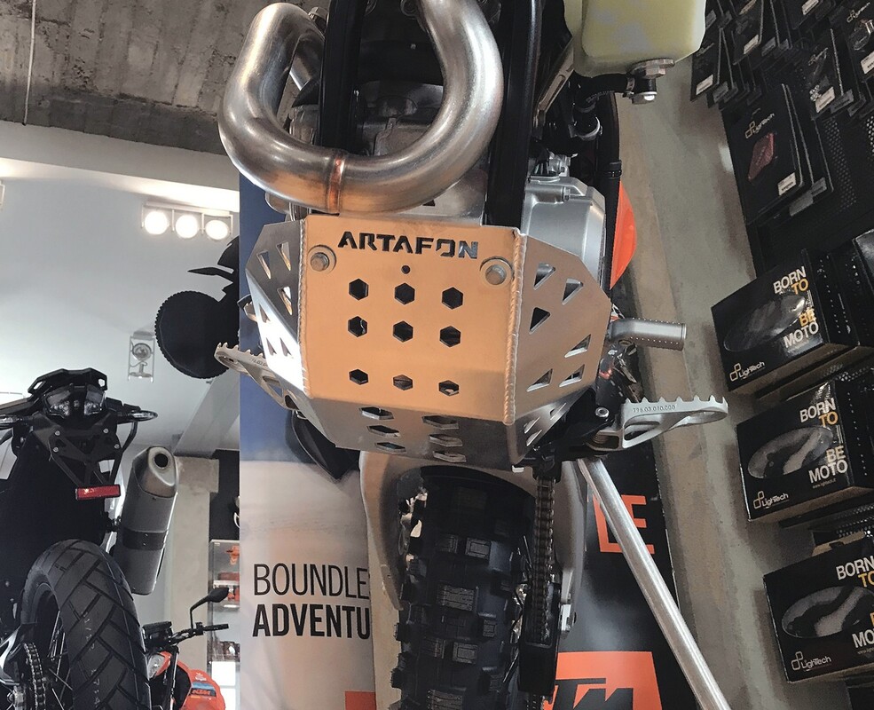 Osłona silnika EXC FE 4T 250/350 KTM Husqvarna 2023-2017 — Packshot