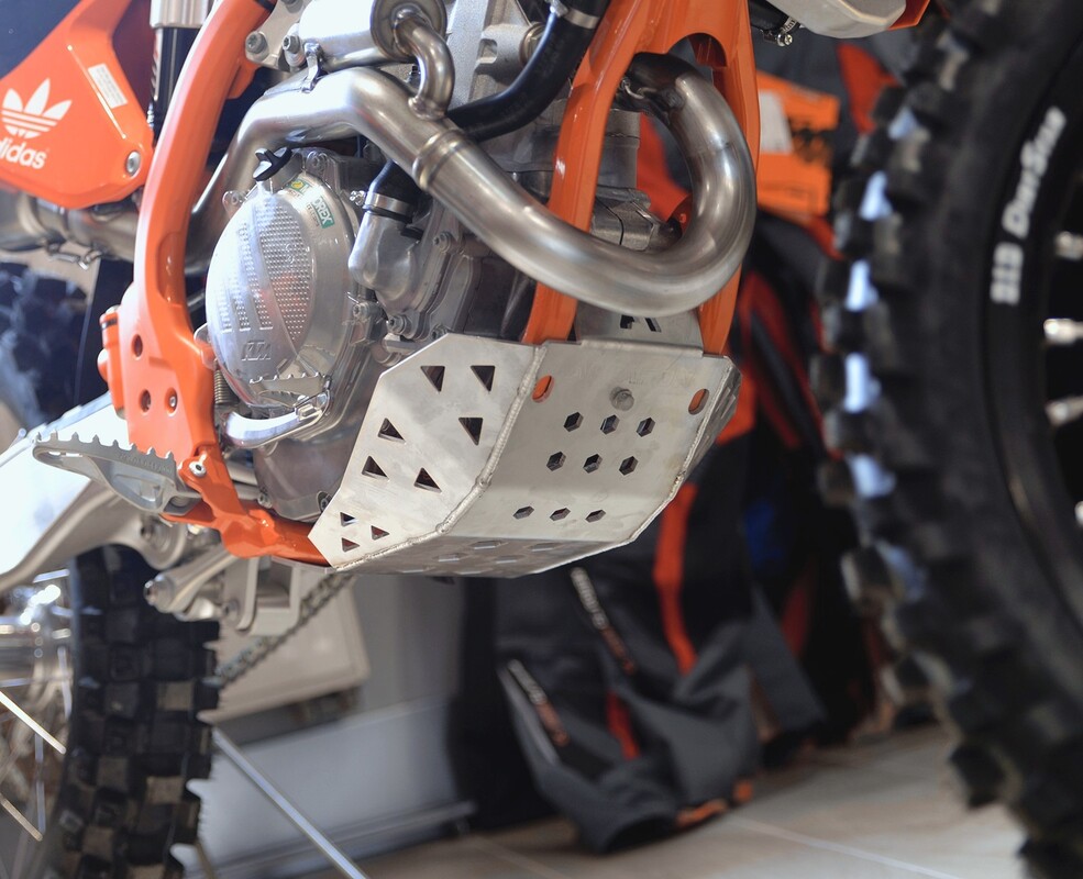 Schutzplatte KTM Husqvarna SX TX 4T 250/350 2023-2017 — Produktfoto