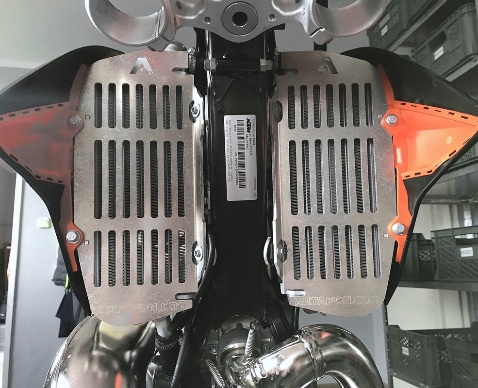 Radiator guards compatible with OEM SPAL fan Gasgas 2023-2021 RG09 F — Product shot
