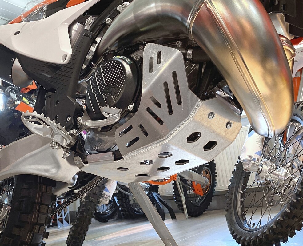Osłona silnika EXC TE KTM Husqvarna Gasgas TBI 2T 250/300 2026-2024 — Packshot
