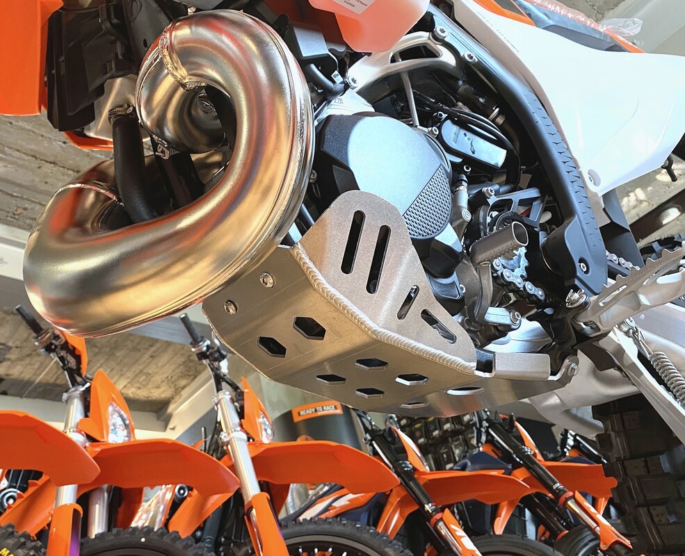 Osłona silnika EXC TE KTM Husqvarna Gasgas TBI 2T 250/300 2026-2024 — Packshot