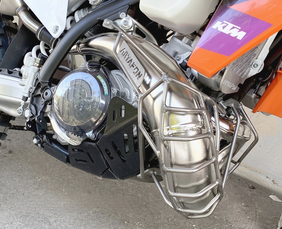 Osłona silnika EXC TE EC HDPE 8mm KTM Husqvarna Gasgas TBI 2T 250/300 2026-2024 — Packshot