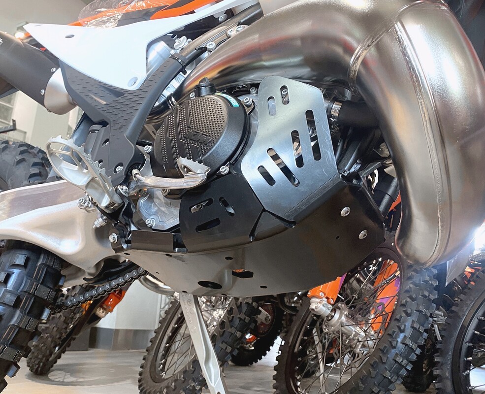 Osłona silnika EXC TE EC HDPE 8mm KTM Husqvarna Gasgas TBI 2T 250/300 2026-2024 — Packshot