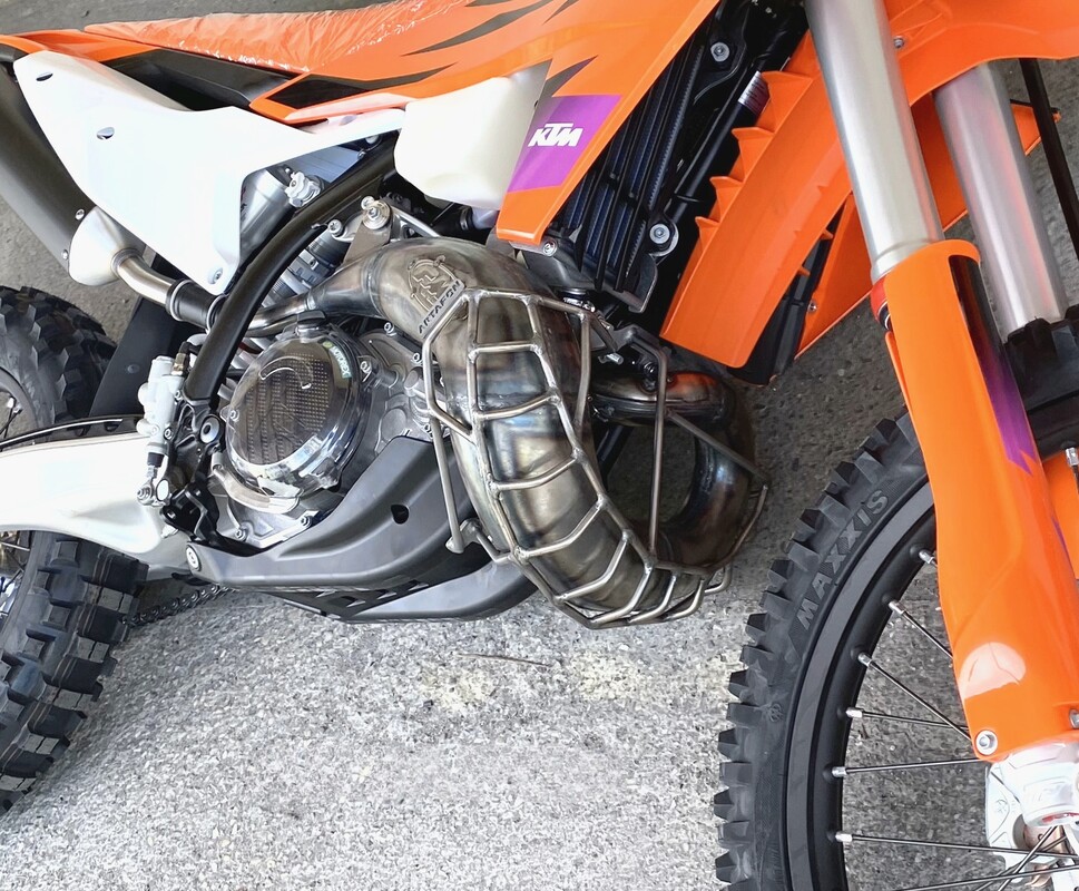 Osłona dyfuzora FMF - KTM Husqvarna GasGas TBI EXC TE EC 2T 250/300 2026-2024 — Packshot