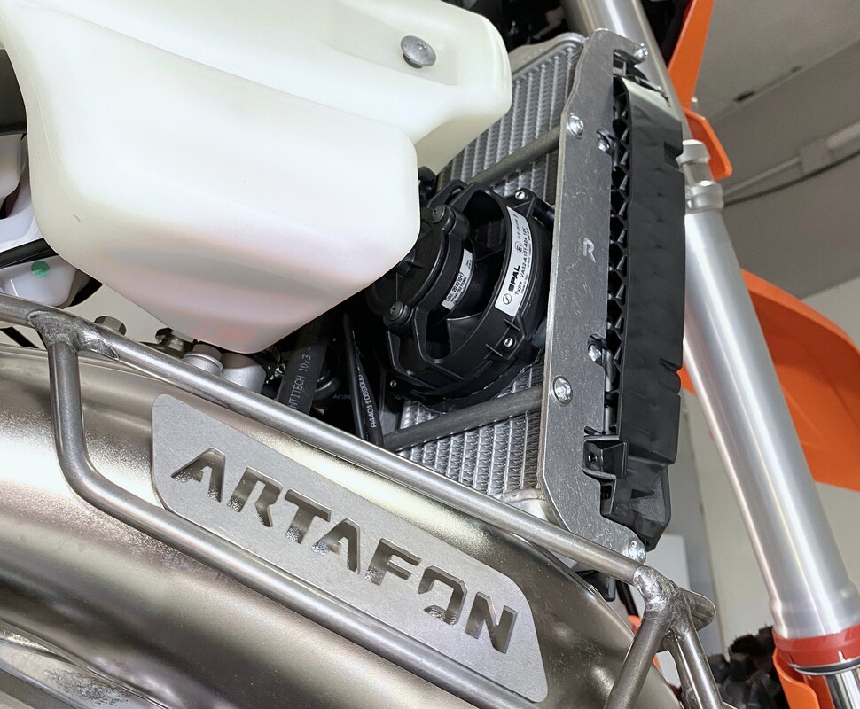 Radiator guards + fan KTM Husqvarna Gas Gas TBI 2026-2024 — Product shot
