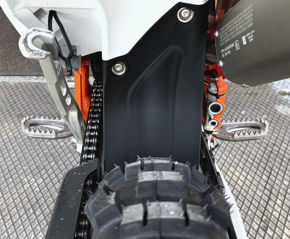 Podnóżki KTM Husqvarna Gas Gas TBI -5mm tył/-7mm dół 2026-2024 — Packshot