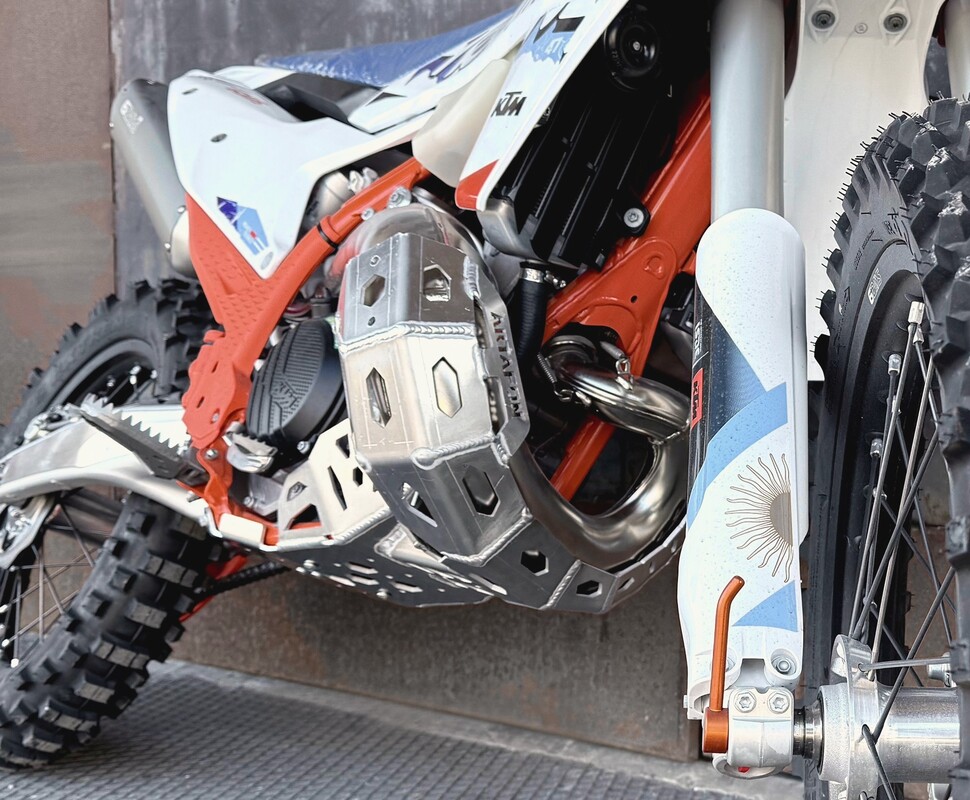 Diffusorschutz fur TBI KTM Husqvarna Gas Gas 250/300 2T Motor und 2026-2024 — Produktfoto