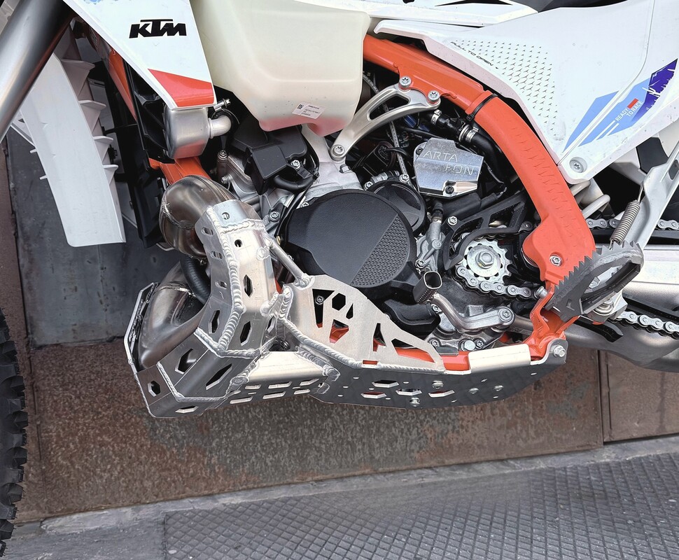 Diffusorschutz fur TBI KTM Husqvarna Gas Gas 250/300 2T Motor und 2026-2024 — Produktfoto