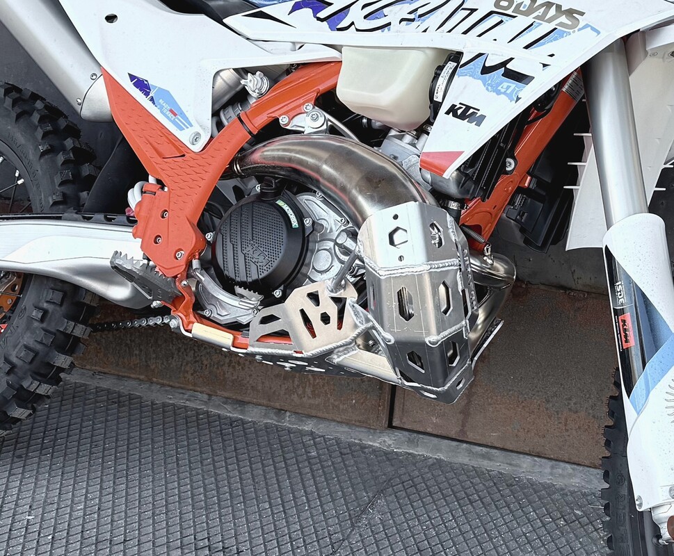 Diffusorschutz fur TBI KTM Husqvarna Gas Gas 250/300 2T Motor und 2026-2024 — Produktfoto