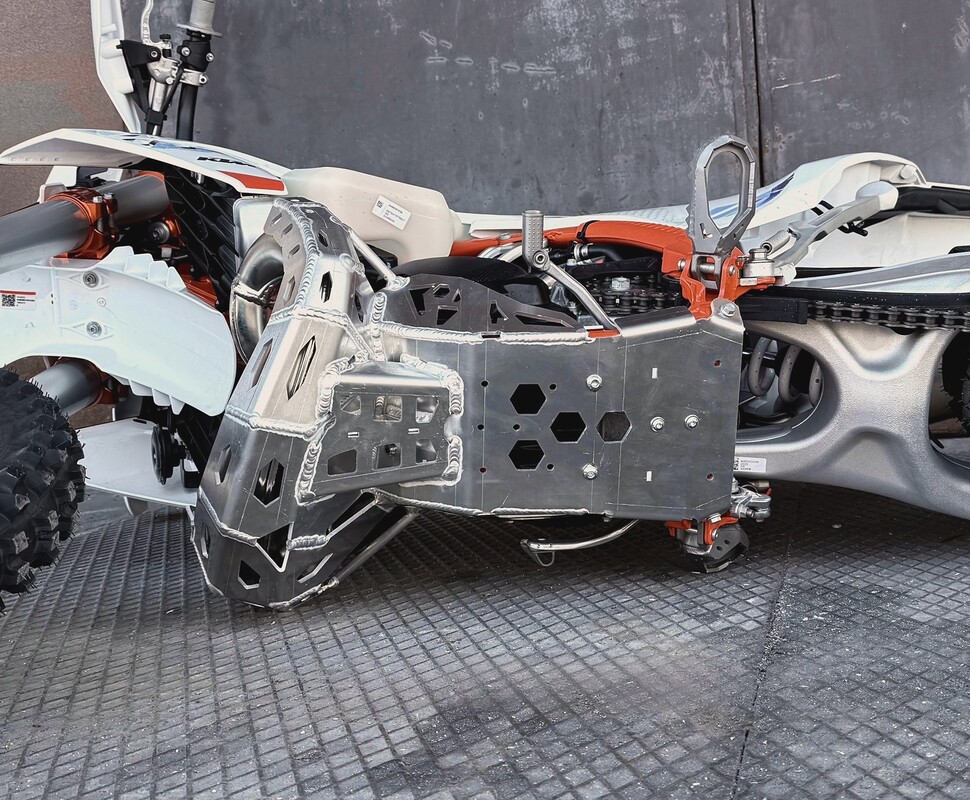 Diffusorschutz fur TBI KTM Husqvarna Gas Gas 250/300 2T Motor und 2026-2024 — Produktfoto