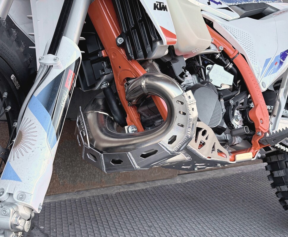 Diffusorschutz fur TBI KTM Husqvarna Gas Gas 250/300 2T Motor und 2026-2024 — Produktfoto