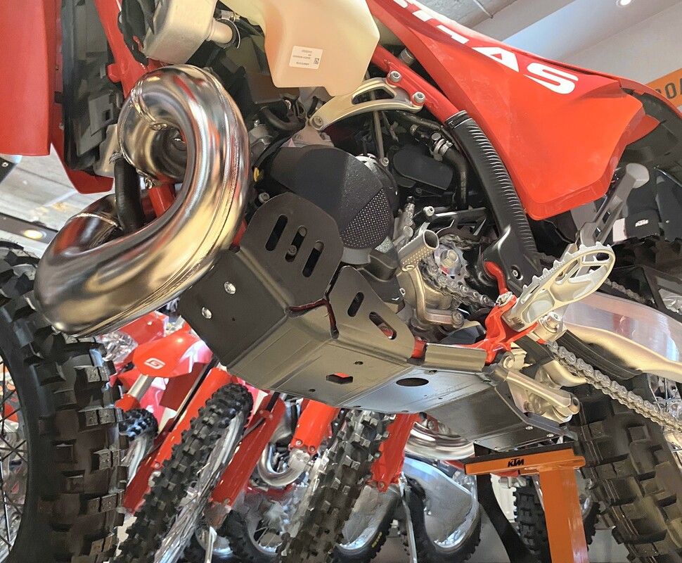 Osłona silnika i kiwaczki Husqvarna Gas Gas 8mm 2T 250/300 2026-2024 — Packshot