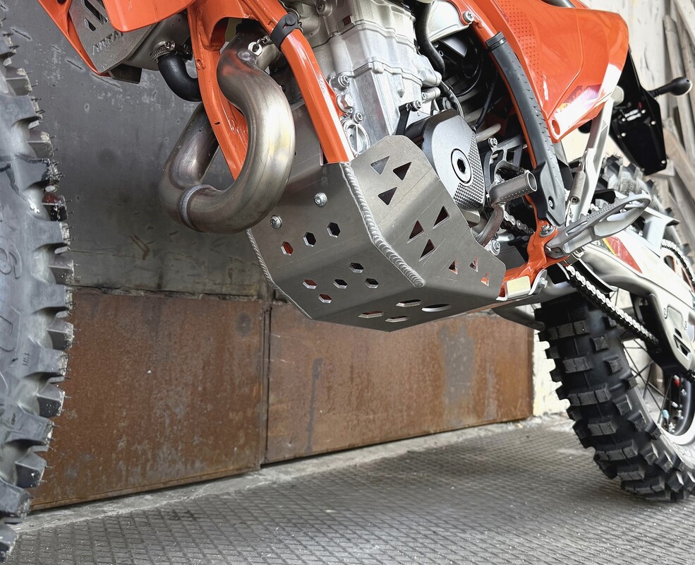 Schutzplatte EXC FE KTM Husqvarna Gasgas 4T 450/500 TBI 2026-2024 — Produktfoto