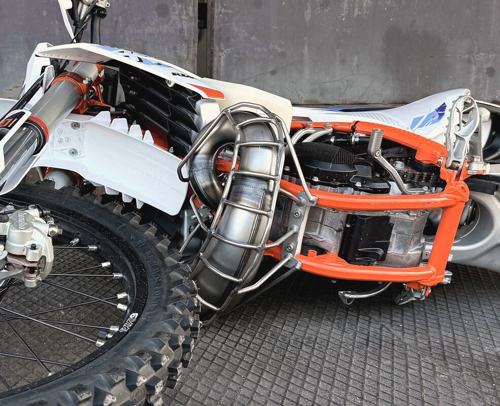 OXA Diffuser guard KTM Husqvarna GasGas TBI 250/300 EXC TE 2T 2024-2026 — Product shot