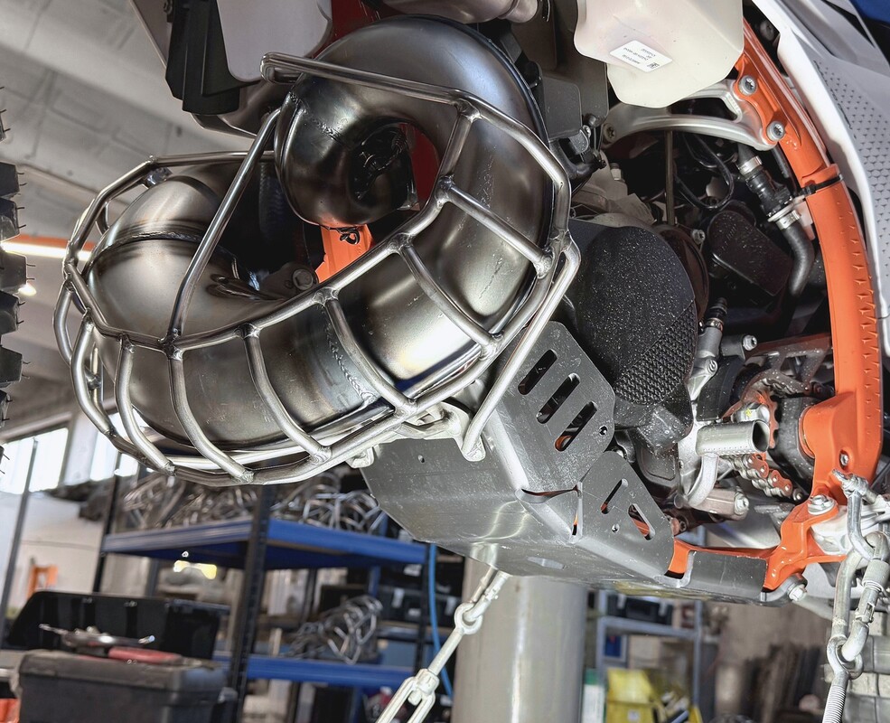 OXA Diffuser guard KTM Husqvarna GasGas TBI 250/300 EXC TE 2T 2024-2026 — Product shot