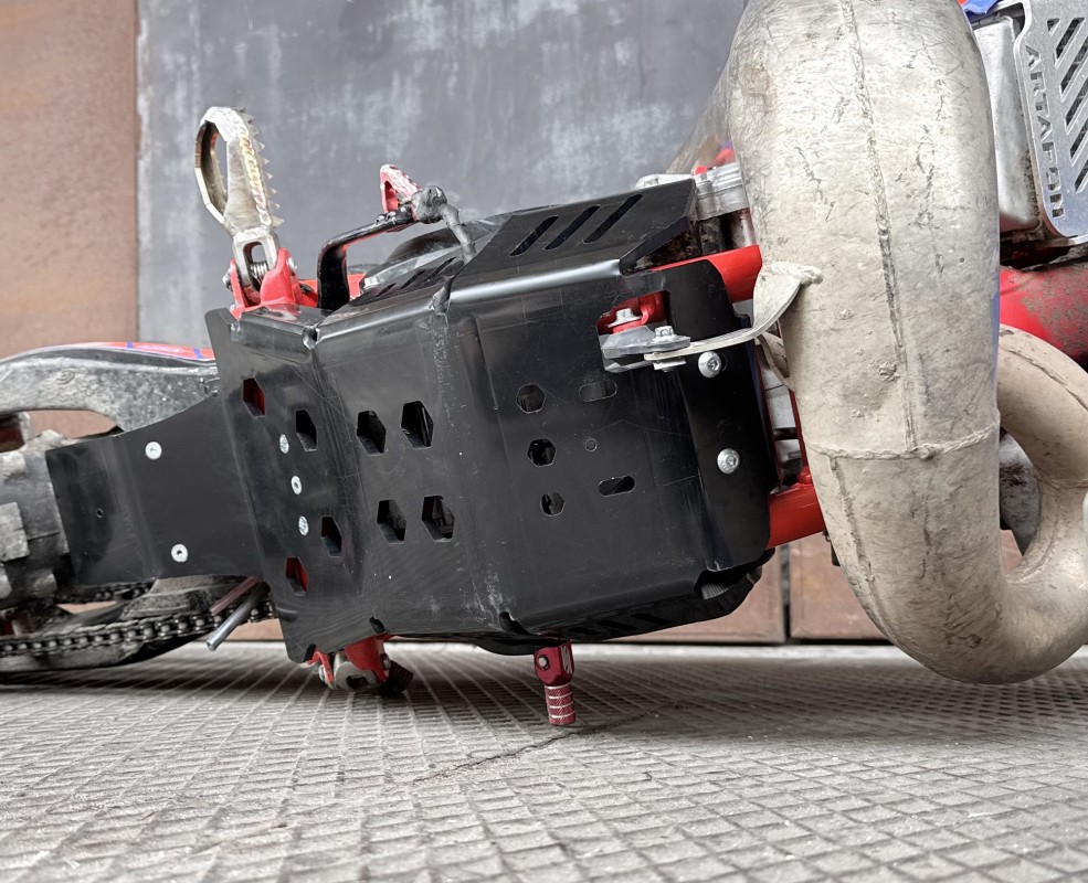MOTORSCHUTZPLATTE linkage schutz Beta RR 250 300 2T HDPE 8mm 2026-2013 — Produktfoto