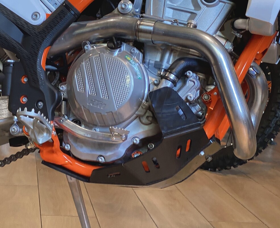Osłona silnika EXC FE Gasgas 4T 250/350 2023-2021 — Packshot