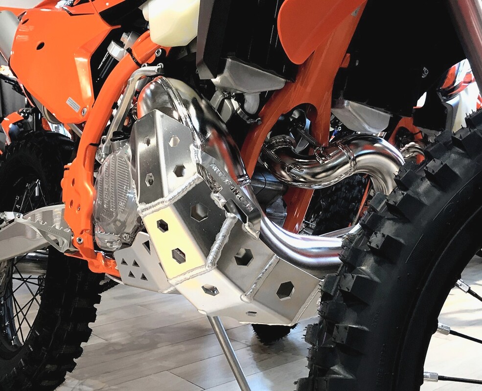 Osłona dyfuzora i silnika EXC TE 250/300 2T TPI/gaźnik KTM Husqvarna 2019-2017 — Packshot