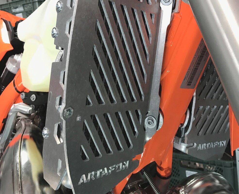 Osłony chłodnic z wentylatorem KTM/Husqvarna 2T TPI i 4T 2019-2017 — Packshot